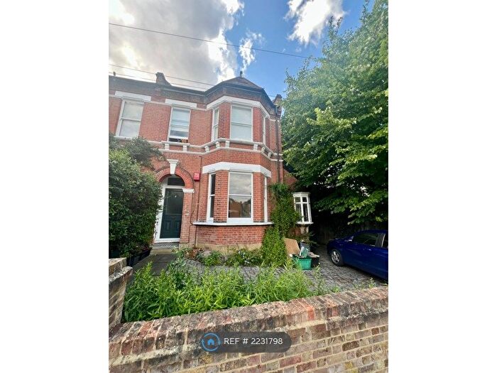 3 Bedroom Flat To Rent In Downs Road, Beckenham, BR3