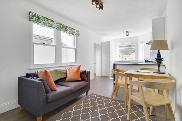 2 Bedroom Flat To Rent In Becklow Road, London, W12