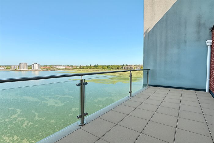 2 Bedroom Flat For Sale In Poole, BH15