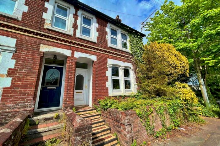 4 Bedroom Semi-Detached House To Rent In Winchester, SO22