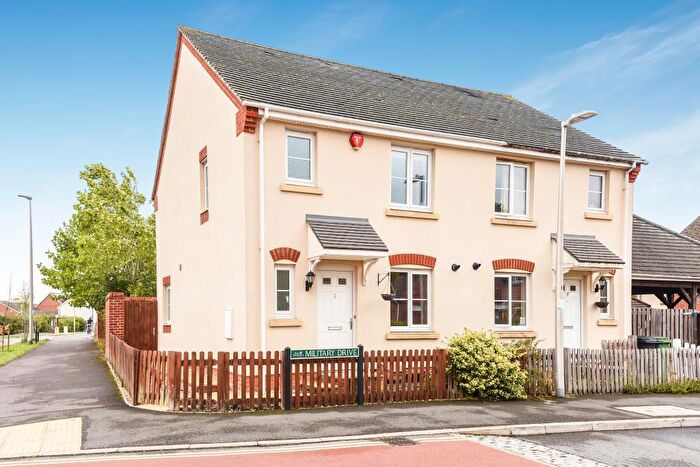 3 Bedroom Semi-Detached House To Rent In Thatcham, Berkshire, RG19