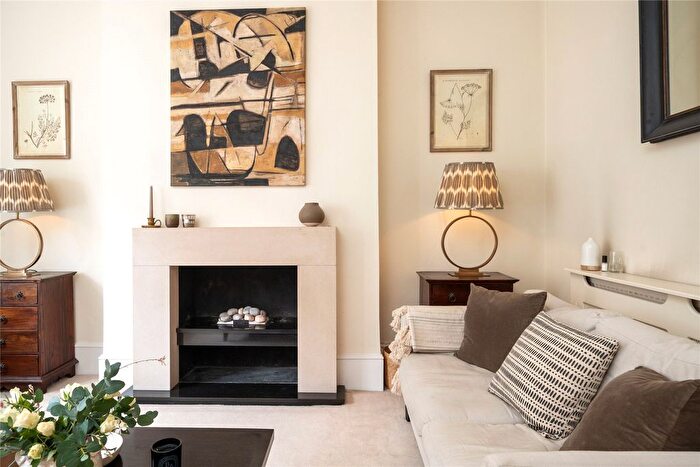 1 Bedroom Flat For Sale In Eardley Crescent, Earl's Court, SW5