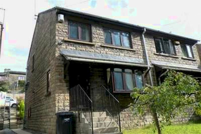 3 Bedroom House To Rent In Tofts Grove, Rastrick, HD6