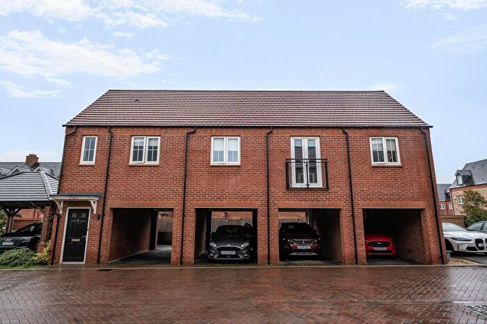 2 Bedroom Maisonette For Sale In Kingsmere, Bicester, Oxfordshire, OX26