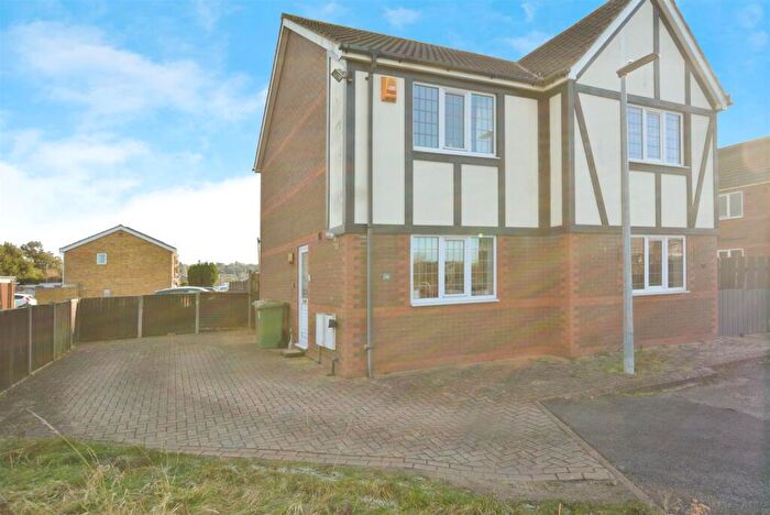 2 Bedroom Semi Detached House For Sale In Westburn Way, Scunthorpe, DN15