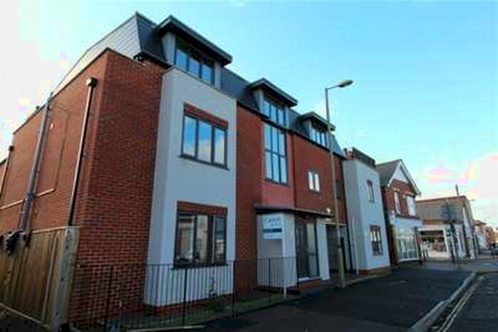 1 Bedroom Flat To Rent In Queens Road, North Camp, GU14