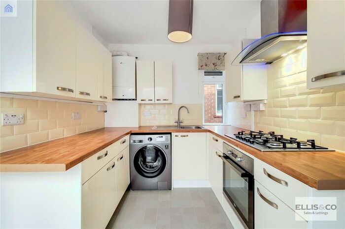 3 Bedroom Maisonette To Rent In Wordsworth Avenue, Greenford, UB6