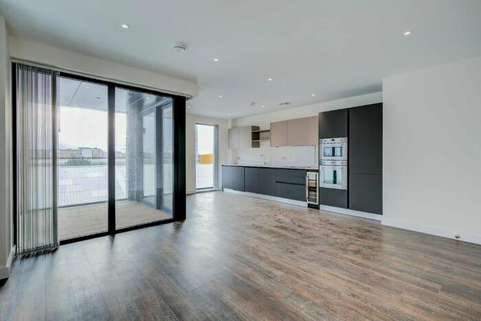 3 Bedroom Flat To Rent In Grafton Road, Croydon, CR0