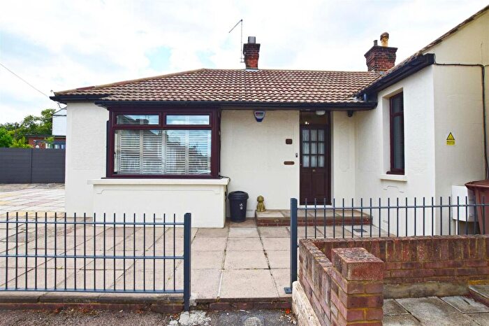 2 Bedroom Detached Bungalow For Sale In Jeyes Road, Gillingham, ME7