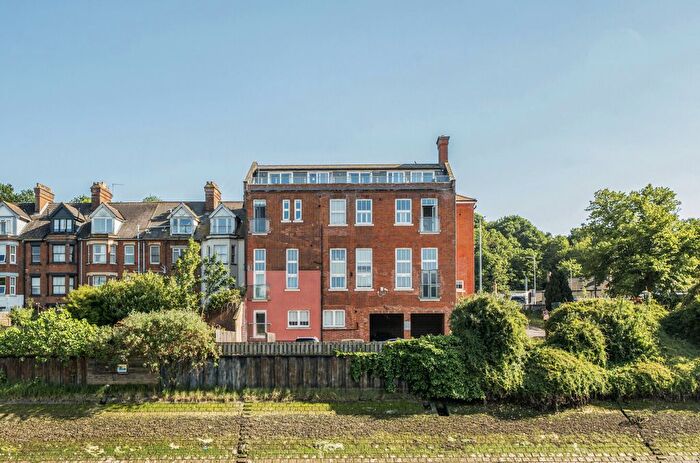 3 Bedroom Flat For Sale In Burrell Road, Ipswich, Suffolk, IP2