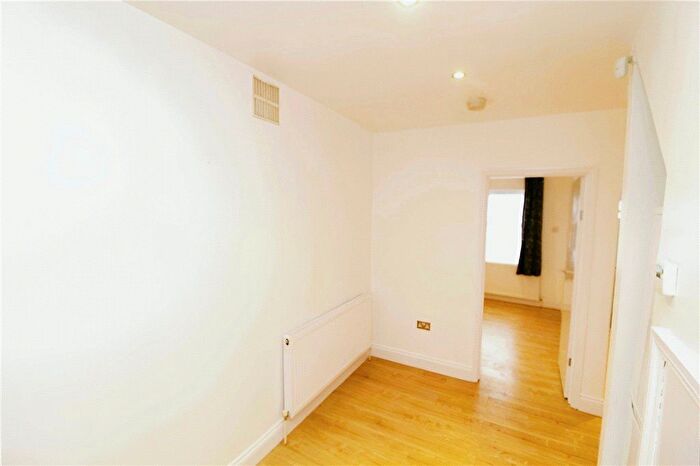 2 Bedroom End Of Terrace House To Rent In Lambeth Road, Croydon, CR0