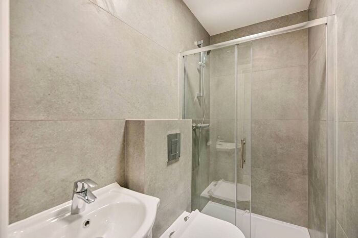 Studio To Rent In Hounslow Avenue, Hounslow, TW3