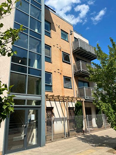 2 Bedroom Flat To Rent In - Eastern Avenue, Ilford, IG2