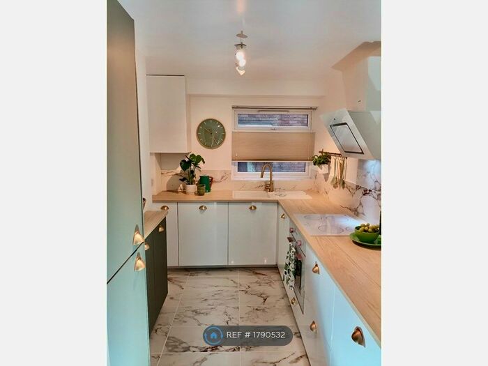 1 Bedroom Flat To Rent In Robin Hood Lane, Sutton, SM1