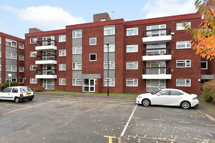 2 Bedroom Apartment To Rent In Grange Gardens, Southgate, N14