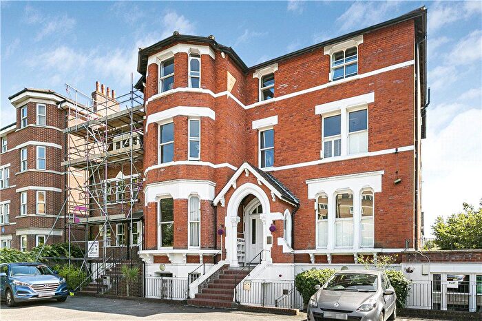 2 Bedroom Flat To Rent In Upper Richmond Road, Putney, SW15