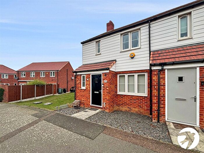 3 Bedroom End Of Terrace House To Rent In Halcrow Avenue, Dartford, Kent, DA1