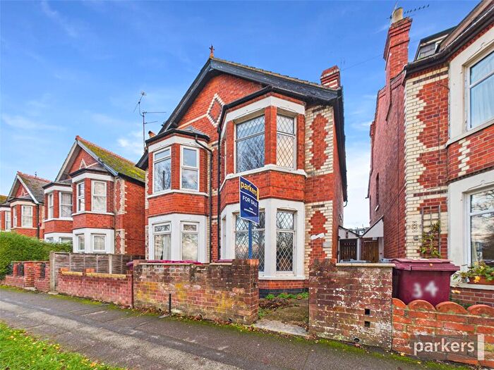 3 Bedroom Semi Detached House For Sale In Palmer Park Avenue, Reading, Berkshire, RG6