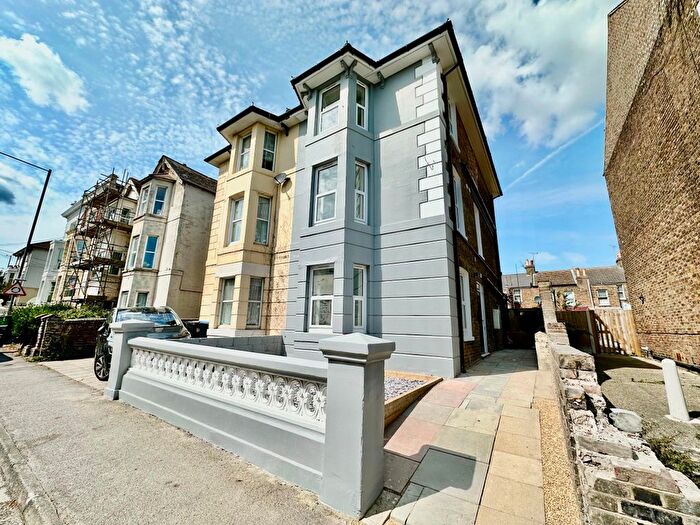 2 Bedroom Flat To Rent In West Cliff Road, Ramsgate, CT11