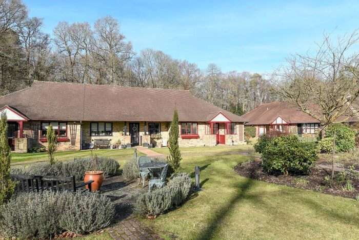 2 Bedroom Bungalow To Rent In Bagshot Road, Ascot SL5