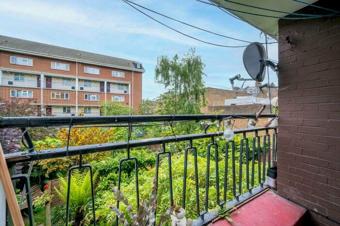 3 Bedroom Flat To Rent In Walworth Place, Elephant And Castle, London, SE17