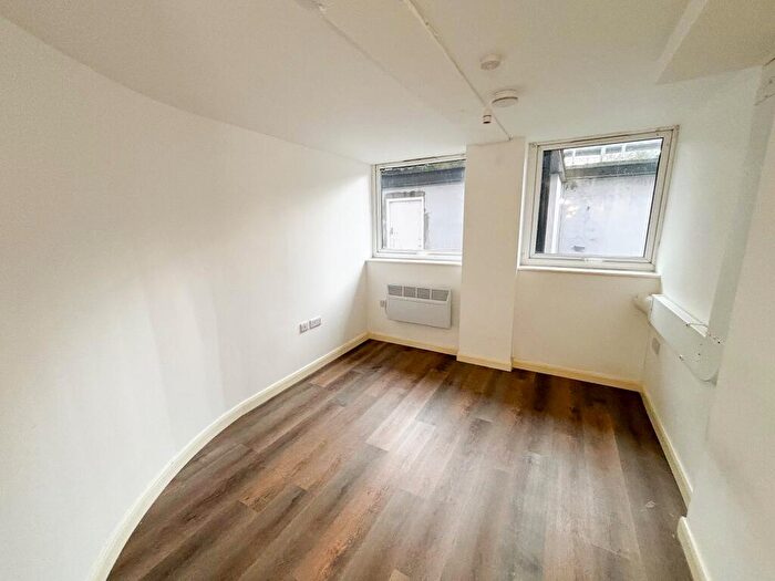 1 Bedroom Flat To Rent In Tomlinson House, Tyburn Road, B24