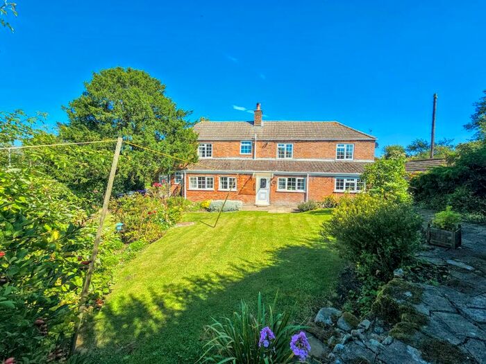 3 Bedroom Detached House For Sale In Thackers Lane, Tathwell, LN11