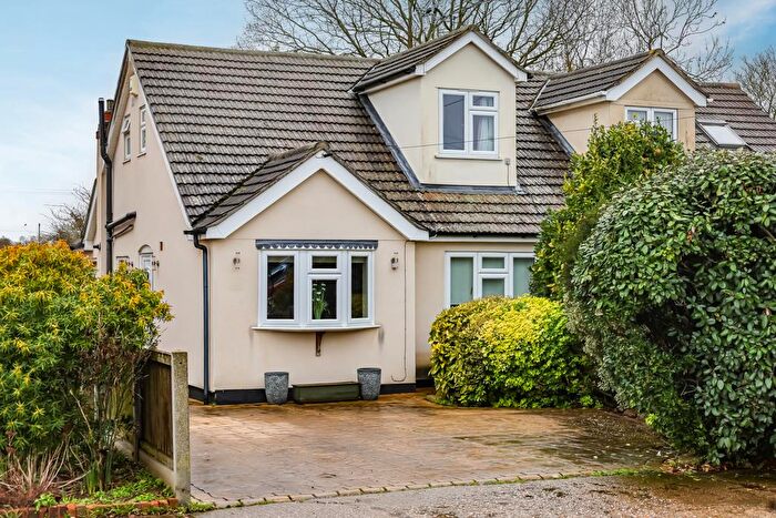 3 Bedroom Chalet For Sale In Burnham Road, Hullbridge, SS5