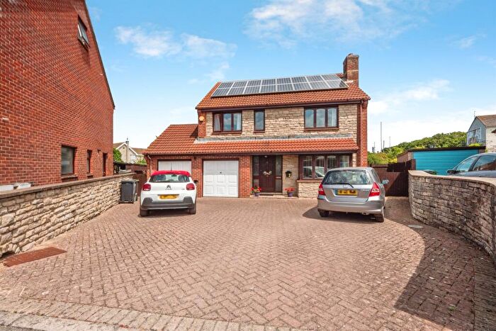 4 Bedroom Detached House For Sale In Chestnut Place, Weymouth, DT3