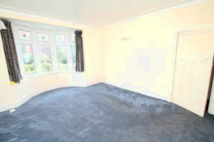 5 Bedroom Property To Rent In Howden Road, London, SE25