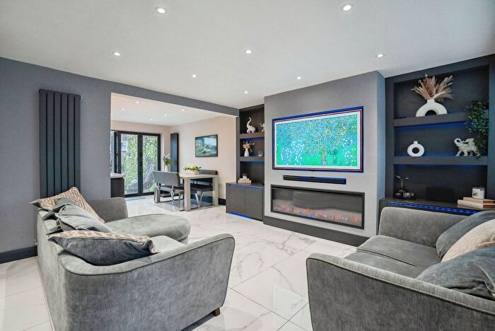 3 Bedroom Semi-Detached House For Sale In Wexford Avenue, Hale Village, L24