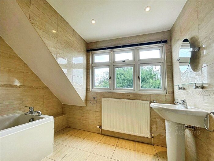 4 Bedroom Semi-Detached House To Rent In New Road, Ascot, SL5