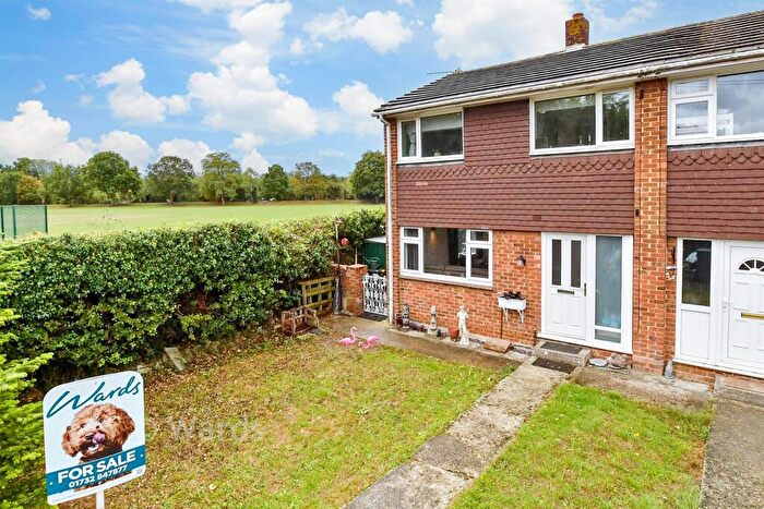 3 Bedroom End Of Terrace House For Sale In Powell Close, Aylesford, Kent, ME20