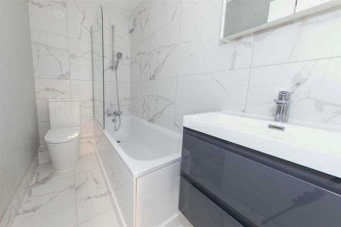 1 Bedroom Flat To Rent In Rush Court, Bedford MK40