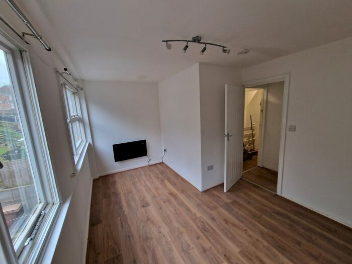 5 Bedroom Flat To Rent In Falconers Road, Luton, LU2