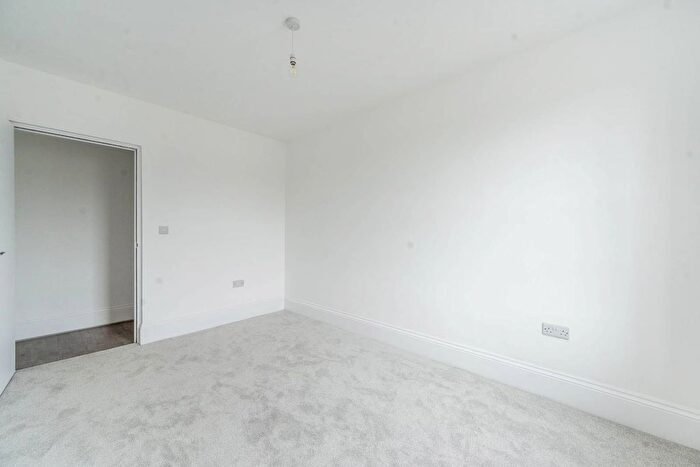3 Bedroom Flat To Rent In Bridge Street, Pinner, HA5