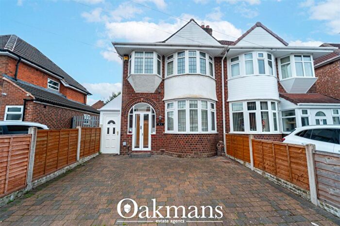 3 Bedroom Semi Detached House For Sale In Worlds End Lane, Quinton, Birmingham, B32