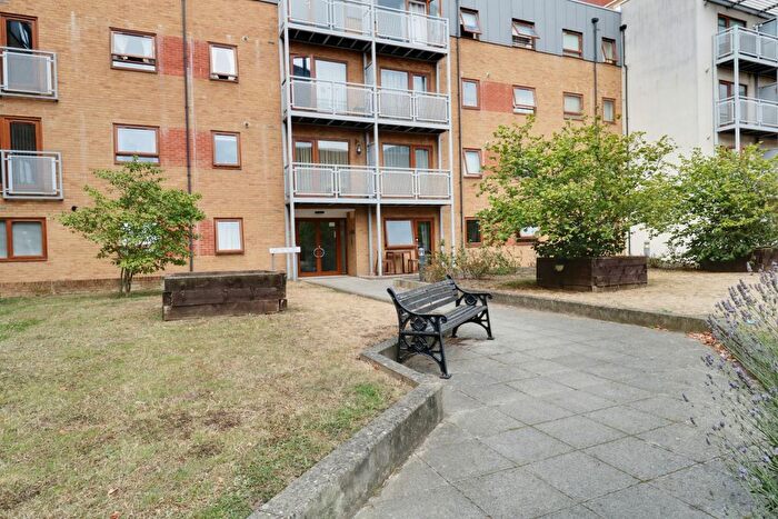 2 Bedroom Flat To Rent In North Star Boulevard, Greenhithe, Kent, DA9