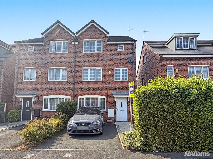 4 Bedroom Semi-Detached House For Sale In Latimer Close, Widnes, WA8