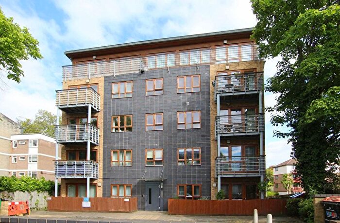 2 Bedroom Flat To Rent In Carlton Drive, London, SW15