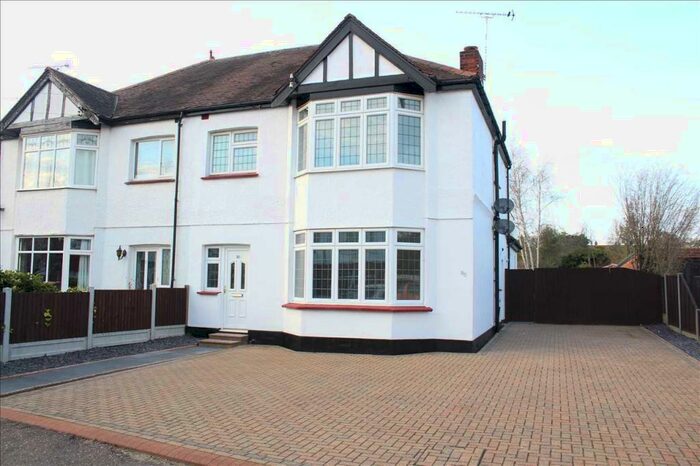 2 Bedroom Apartment To Rent In Western Road, Leigh On Sea, SS9