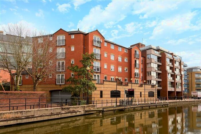 2 Bedroom Apartment To Rent In Mayflower Court, Highbridge Wharf, Reading, Berkshire, RG1