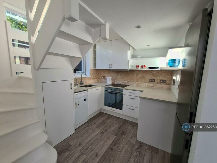 1 Bedroom Flat To Rent In The Vale, London, NW11