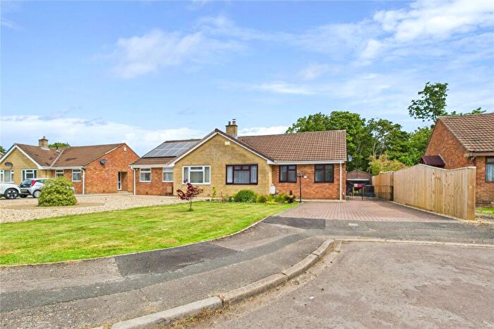 3 Bedroom Bungalow For Sale In Deben Crescent, Greenmeadow, Swindon, SN25