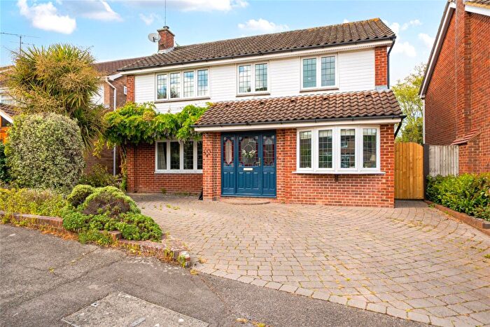 4 Bedroom Detached House For Sale In Hawthorn Road, Ripley, Surrey, GU23