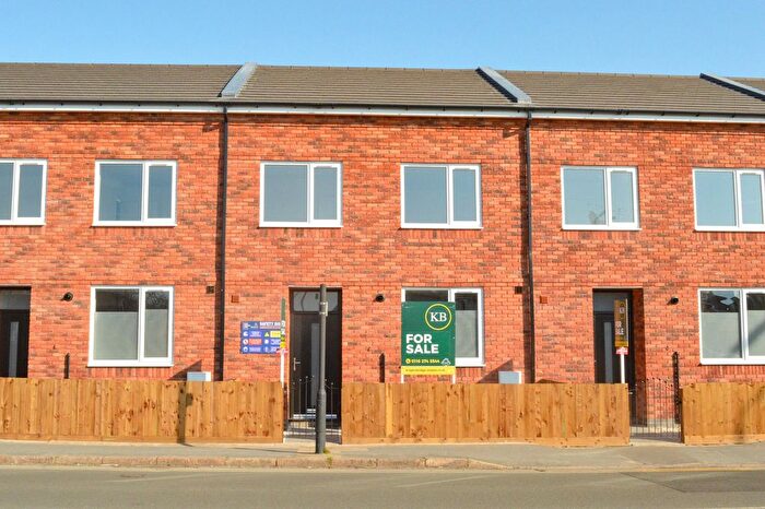 3 Bedroom Terraced House For Sale In Gipsy Lane, Leicester, LE4