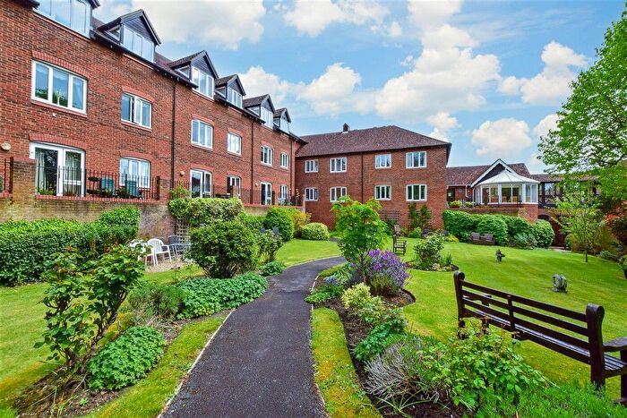 1 Bedroom Flat For Sale In Belmont Road, Leatherhead, Surrey, KT22