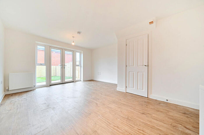 3 Bedroom Semi-Detached House To Rent In Crusoe Street, ME20