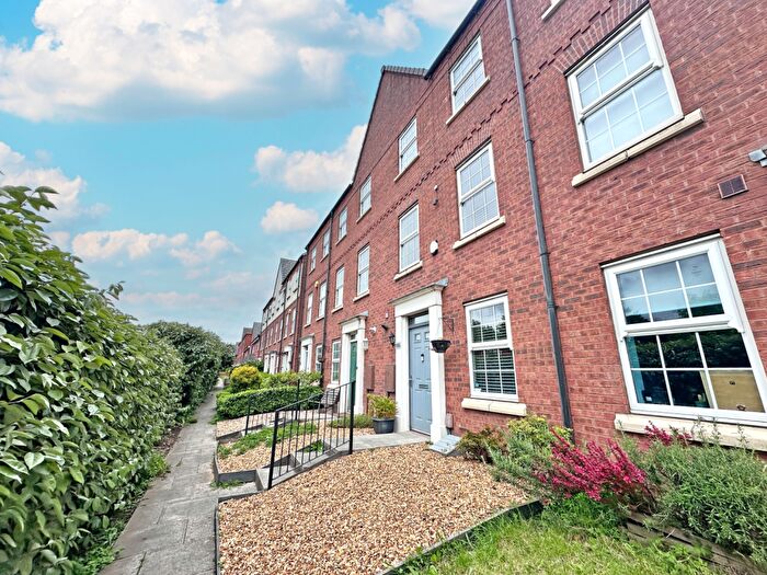3 Bedroom Town House For Sale In Bloomfield Road, Tipton, DY4