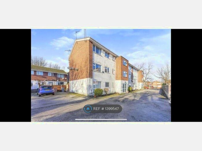 2 Bedroom Flat To Rent In Roselands Court, Birkenhead, CH42